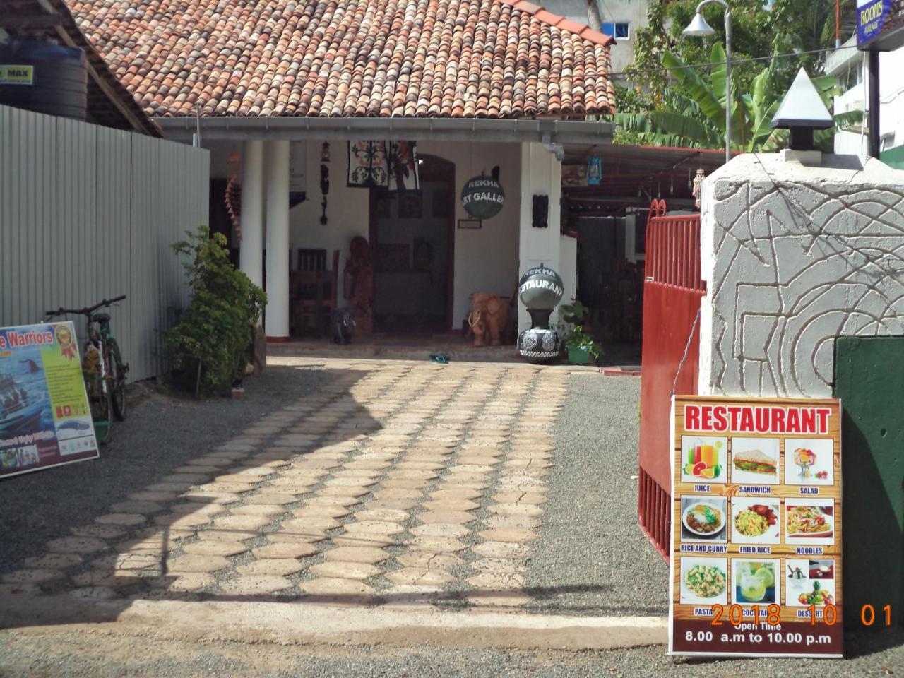 Rekha Art Gallery & Restaurant Bed & Breakfast Mirissa Exterior photo